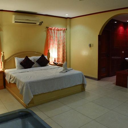 Subic Waterfront Resort And Hotel Bagian luar foto