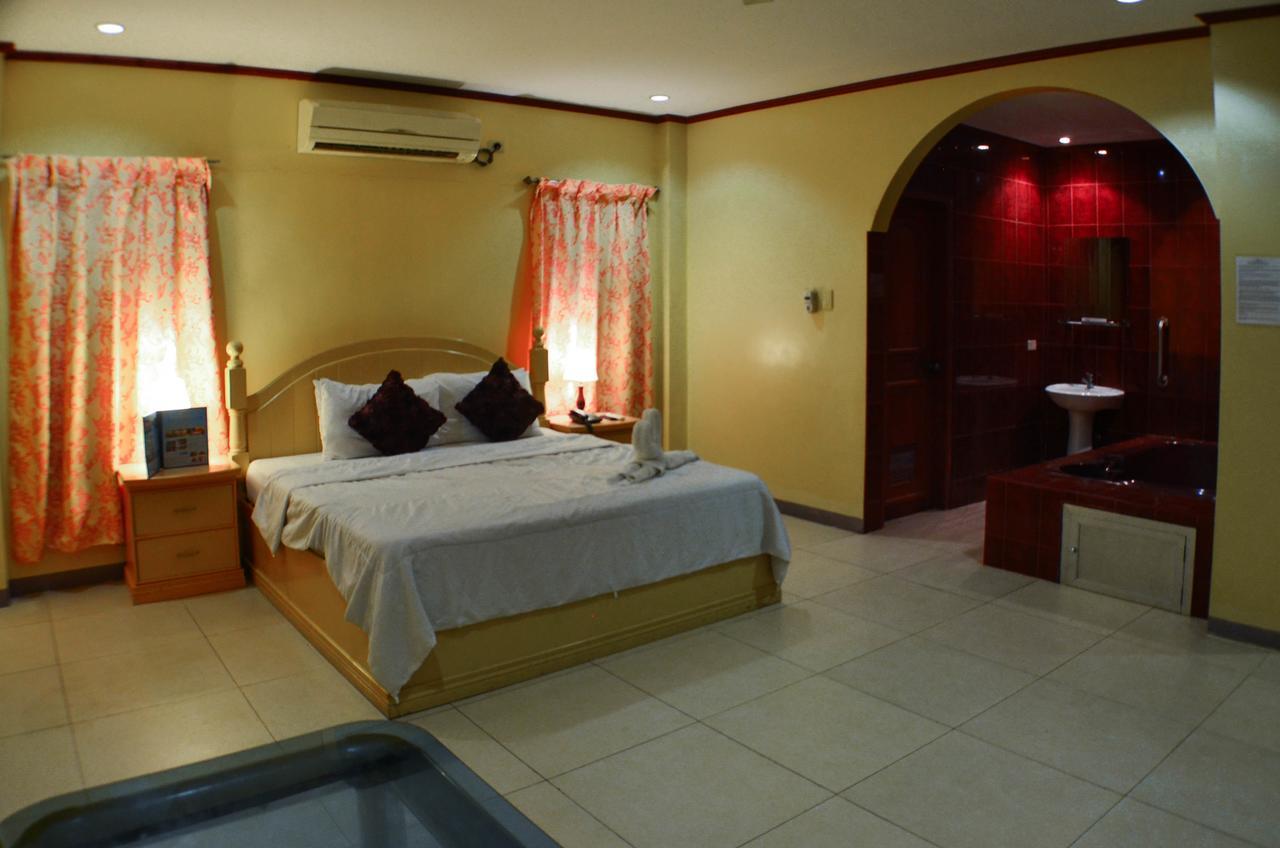 Subic Waterfront Resort And Hotel Bagian luar foto