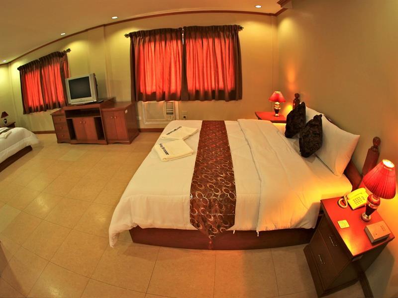 Subic Waterfront Resort And Hotel Bagian luar foto
